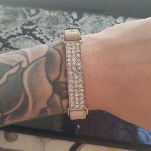 Rhinestone & Cream snap bracelet 🎉HP🎉